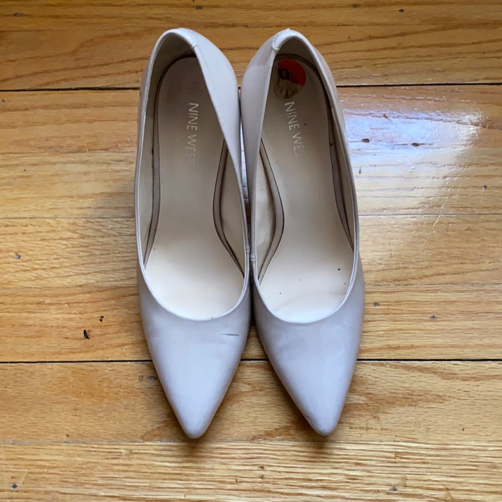 Nude Pumps